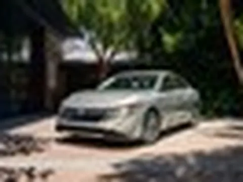 Tin xe 21/8: Nissan Sentra 2027 nâng cấp, MG4 Urban lộ diện