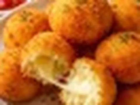 Chỉ với vài phút chuẩn bị, nguyên liệu quen thuộc biến thành món có lớp ngoài giòn rụm, bên trong lại khiến ai cũng mê đắm