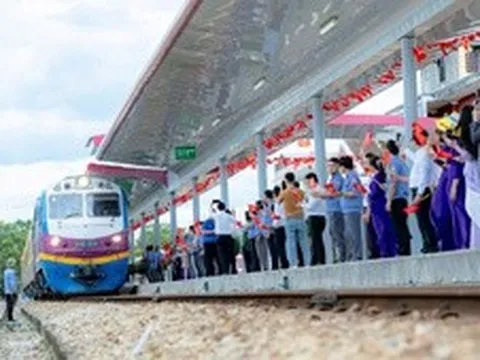 Đoàn tàu du lịch nối hai miền di sản thế giới
