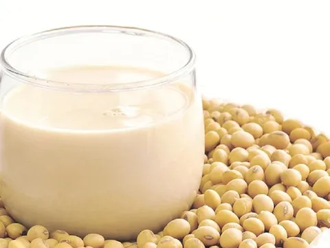 Uống 2,5 lít sữa đậu nành mỗi ngày, người đàn ông 30 tuổi "ngã ngửa" khi đi khám