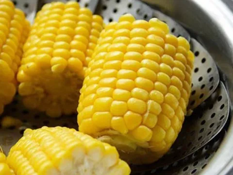 Ăn ngô mỗi ngày suốt 6 tháng, người phụ nữ 60 tuổi bất ngờ khi đi khám