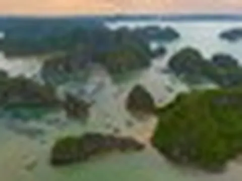 Một hòn đảo của Việt Nam lọt top 8 hòn đảo tuyệt vời nhất Đông Nam Á, nơi Sun Group đang làm khu đô thị 12.500 tỷ đồng và sở hữu một công trình giữa biển lập kỷ lục thế giới ngay ngày khai trương