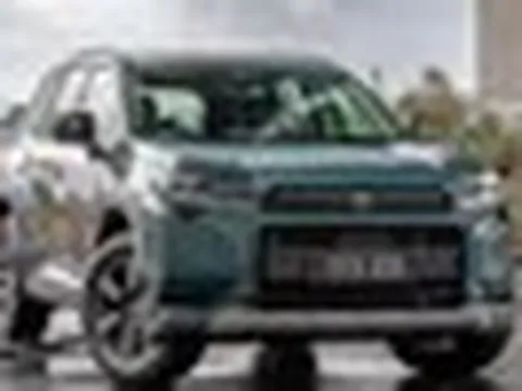 SUV bán chạy nhất của Toyota sắp có đối thủ mới