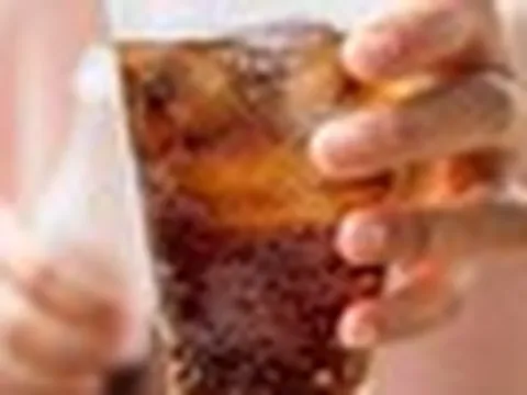 28 tuổi đã suy giảm hormone nam, men gan và acid uric máu tăng vọt: Bác sĩ nói cần giảm ngay 1 loại nước