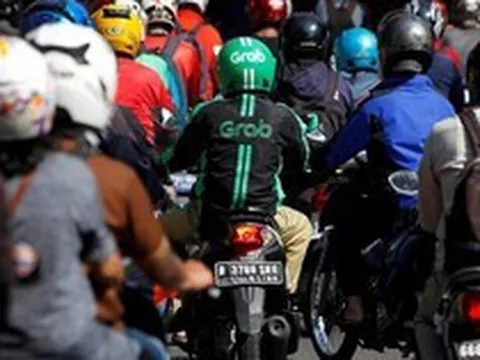 Tổng thống Indonesia nói "Người ta đổ mồ hôi còn anh lại lấy tiền, xin lỗi nhé!": Grab giảm phí thu của tài xế từ 20% xuống 8%