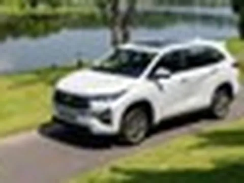 Sức mua xe hybrid giảm trong tháng Ngâu, Toyota chiếm thế áp đảo