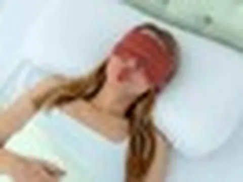 Lời khuyên cho những ai định dán "băng keo" lên miệng khi ngủ để bớt ngáy: 4 nhóm người không nên thử