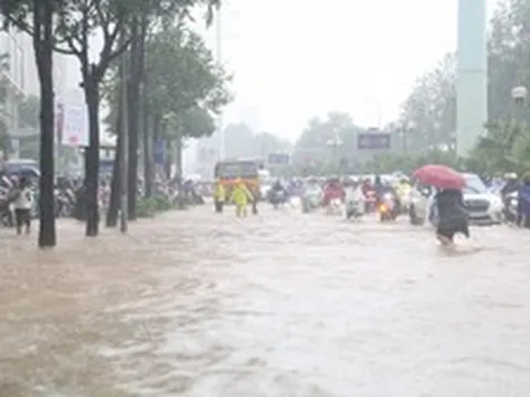 Hà Nội lý giải vì sao đường Tố Hữu ngập sâu dù gần hồ thoát nước Đồng Bông 2