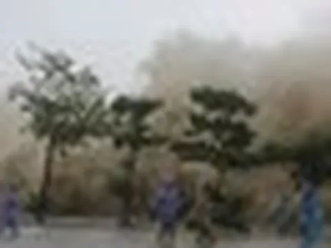 Miền Bắc đón đợt không khí lạnh đầu tiên, miền Trung mưa lớn