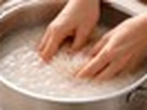 Điều gì xảy ra nếu bạn vo gạo quá nhiều lần trước khi nấu?