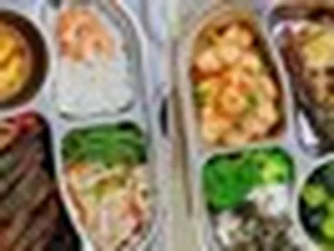 Hộp cơm của bà mẹ sáng nào cũng dạy nấu ăn cho con trai cấp 2