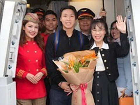 Tỷ phú Nguyễn Thị Phương Thảo đích thân xuất hiện trên chuyến bay tới New York, làm điều đặc biệt