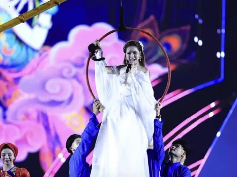 Hòa Minzy, Quang Hùng MasterD bùng nổ trong concert "Thanh xuân"