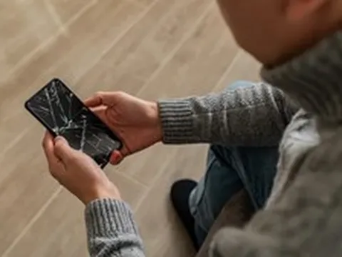 Điện thoại hỏng đến mức nào thì không còn đáng sửa, mua máy mới sẽ hợp lý hơn?