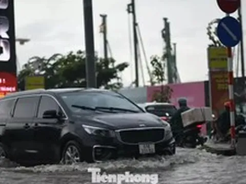 Trung tâm TPHCM ngập sâu