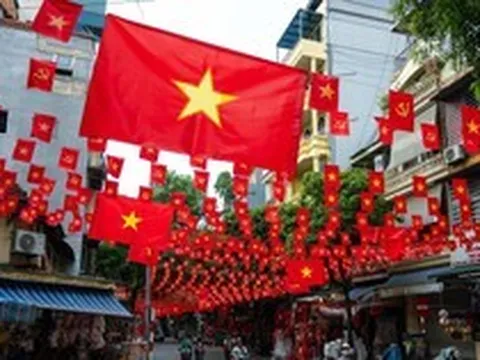 AMRO: Muốn tăng trưởng 10%, Việt Nam cần đầu tư gần 41% GDP, DN Việt phải chen được vào cuộc chơi của Samsung, LG, Intel