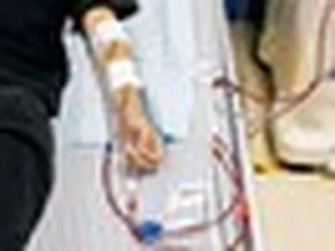 Cậu bé 14 tuổi thận đã hỏng 98%, suy thận cấp vì loại nước người trẻ "mê như điếu đổ"