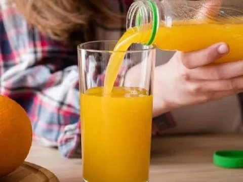 Uống nước ép suốt 1 tháng để giảm cân, cô giáo 32 tuổi ngỡ ngàng khi đi khám