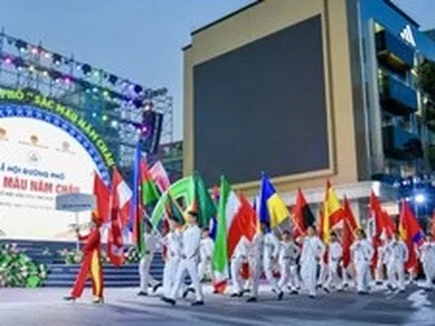 Lễ hội đường phố 'Sắc màu năm châu': Nơi sắc màu văn hóa đa quốc gia hội tụ