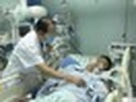 Người đàn ông mất 1/3 lá gan, buộc phải "thay mới" vì loại đồ uống phá gan chẳng kém gì bia rượu