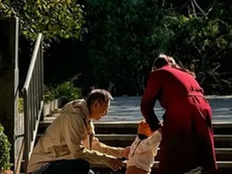1 kiểu bất hiếu mới đang âm thầm xuất hiện: Cha mẹ không nhận ra, thậm chí còn tự hào khoe con