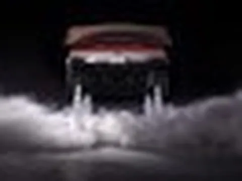 Video: Tesla Roadster - ô tô điện biết bay, xoay vòng trên không