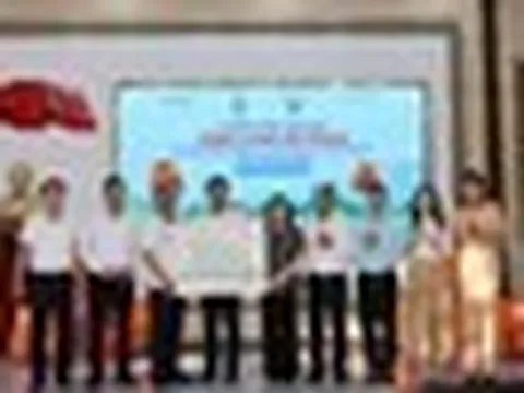 Tin xe 18/10: Toyota tặng 2.000 áo phao, Porsche hé lộ siêu xe Mission S