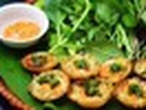 Vì sao gọi là bánh gật gù, bánh khọt?