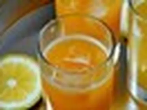 Người đàn ông 48 tuổi không bia rượu, thể thao đều đi khám phát hiện gan nhiễm mỡ nặng vì món nước healthy, bác sĩ nói thẳng: "Toàn đường fructose vào người"