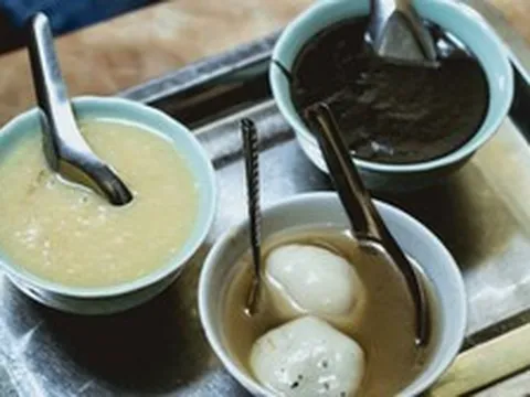 Trời vừa se lạnh, quán bánh trôi tàu bác Phạm Bằng chính thức mở lại: Trời lạnh mà, ăn một bát nóng hổi là 'quá đã'