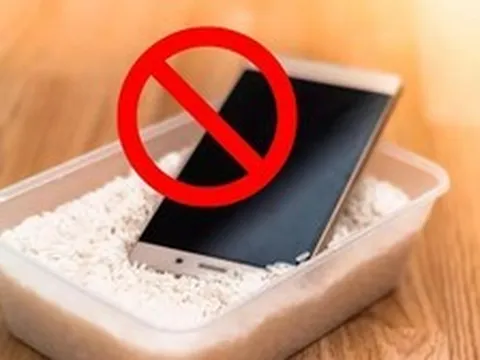 Lời khuyên dành cho tất cả người dùng Android khi điện thoại không may dính nước