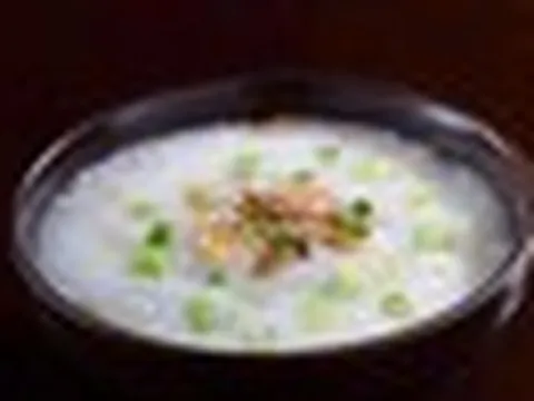 Người phụ nữ 63 tuổi gãy xương sau cú ngã nhẹ, nguyên nhân có thể bắt đầu từ thói quen ăn uống tưởng lành mạnh
