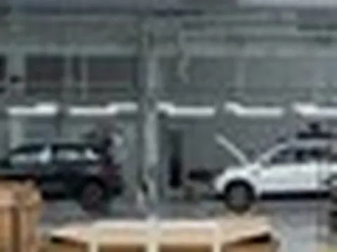 Ô tô nhập khẩu tăng mạnh tạo sức ép lên sản xuất trong nước